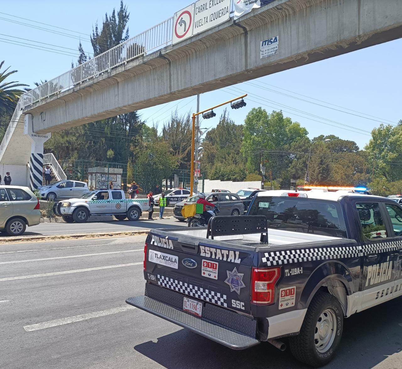 Policía de Tlaxcala Capital evita que joven se tire de un puente